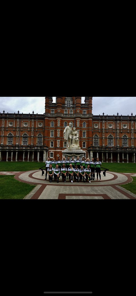 LiveLikeAProUK's tweet photo. @LiveLikeAProUK 🇨🇦🇬🇧..... @FoothillsSoccer @Foothills06G 💚 #ReadingWFC Academy @BishamAbbeyNSC 👍🏼👍🏼 @RoyalHolloway @KitsOnCoaching https://t.co/UtK4mVF1V9