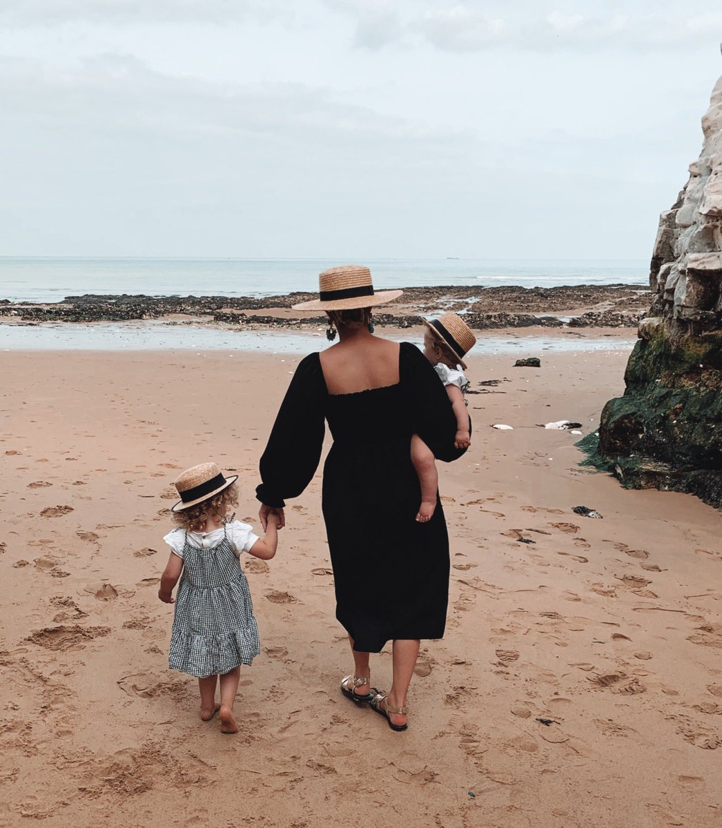 Leave footprints of kindness wherever you go 🖤 Dress @newlook #thisisnewlook #qotd