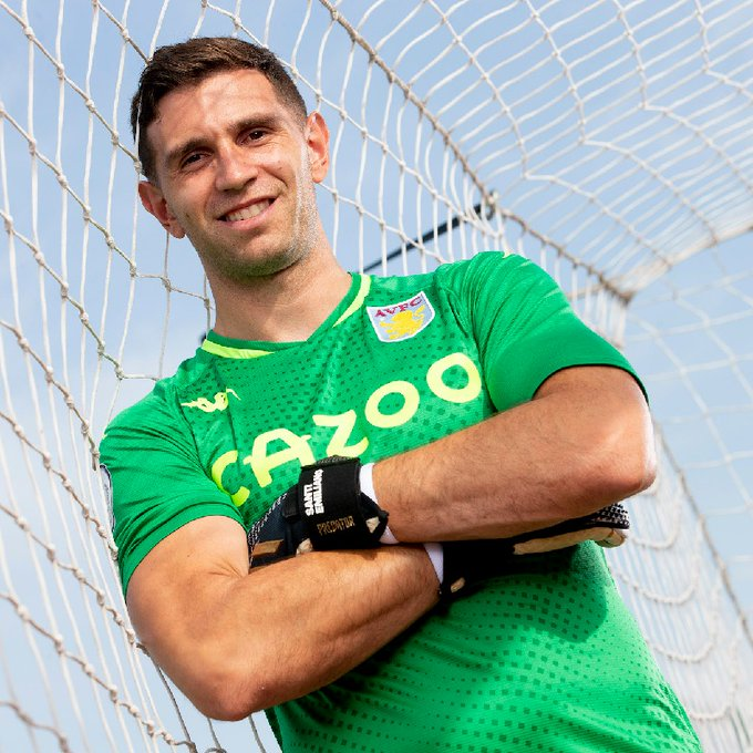 BFFA_Arena's tweet photo. ✅DEAL DONE✅

📝Aston Villa have signed the 28-year old 🇦🇷Argentine goalkeeper 'EMILIANO MARTINEZ' from Arsenal, for £16m+£4m(add-ons). 
He has penned a 4-year contract with the club.✍️

#SummerTransferWindow2020 
#BFFAddiction https://t.co/sXBzEofRJI
