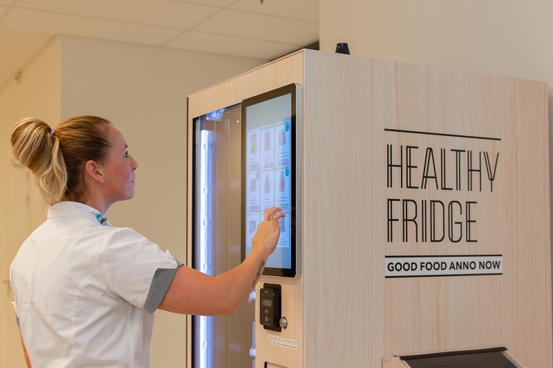 Gezond en lekker eten 24/7 beschikbaar in het Catharina Ziekenhuis. Nu ook voor onze bezoekers! #provincienoordbrabant #healthyfridge #gezond bit.ly/2H73vUD