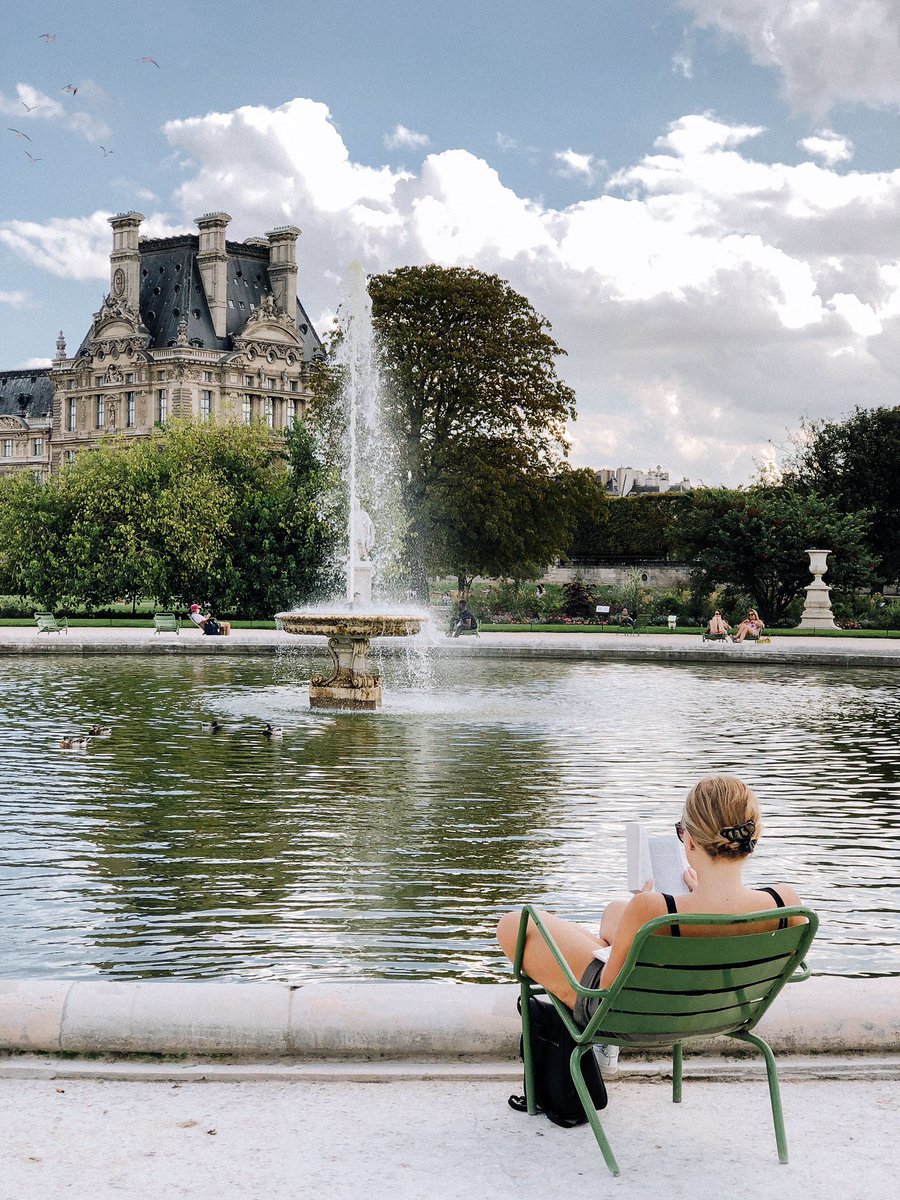 MNomads's tweet photo. Paris in September with unusually hot temperatures #paris #SummerVibes https://t.co/K1gnbG37Fx