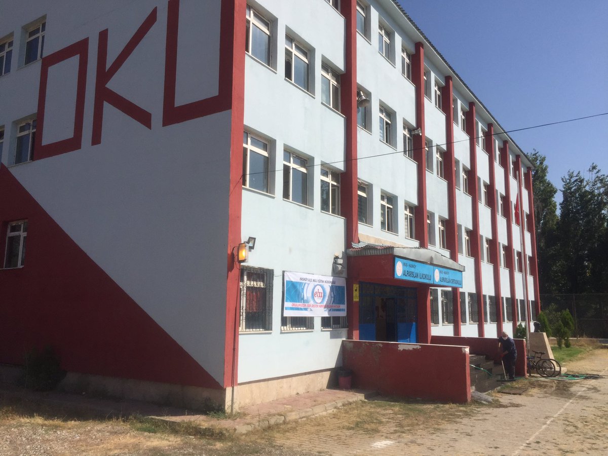 bozyel_necdet's tweet photo. Kaymakamlığımızın desteğiyle İlçemizde açtığımız 7. Eba Destek Odasını ilçe Kaymakamımız Sn Murat GÜNEŞ ziyarette bulundular.Öğrencilerim adına kendilerine şükranlarımı arzediyorum. @tcmeb @TCMusValiligi @ziyaselcuk @safran1958 @Haber7 @HaskoyMem @MusMilliEgitim1 @EnverkV https://t.co/e5SASKCmqm