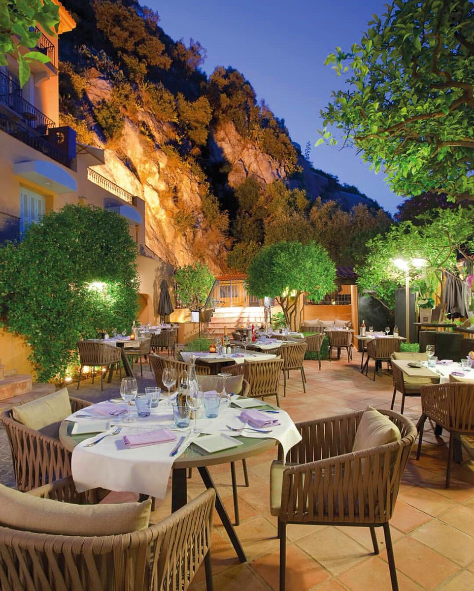 explorenca's tweet photo. [Les hôtels niçois dans le presse]

Les plus belles terrasses d'hôtel de #Nice06 via l'article de Chic Magazine 🍸

👉https://t.co/eaBEcmPqO8

#ExploreNiceCotedAzur #ILoveNice #OnATousBesoinDuSud #ChangezDeDecor https://t.co/8QTQXTmZaR