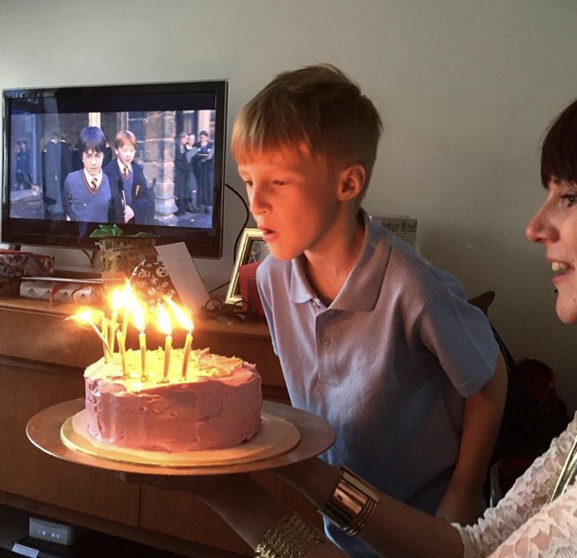 The cake was probably my favourite to have made possibly ever. Thank you Rubeus Hagrid for your cack-handed and easy to replicate frosting technique