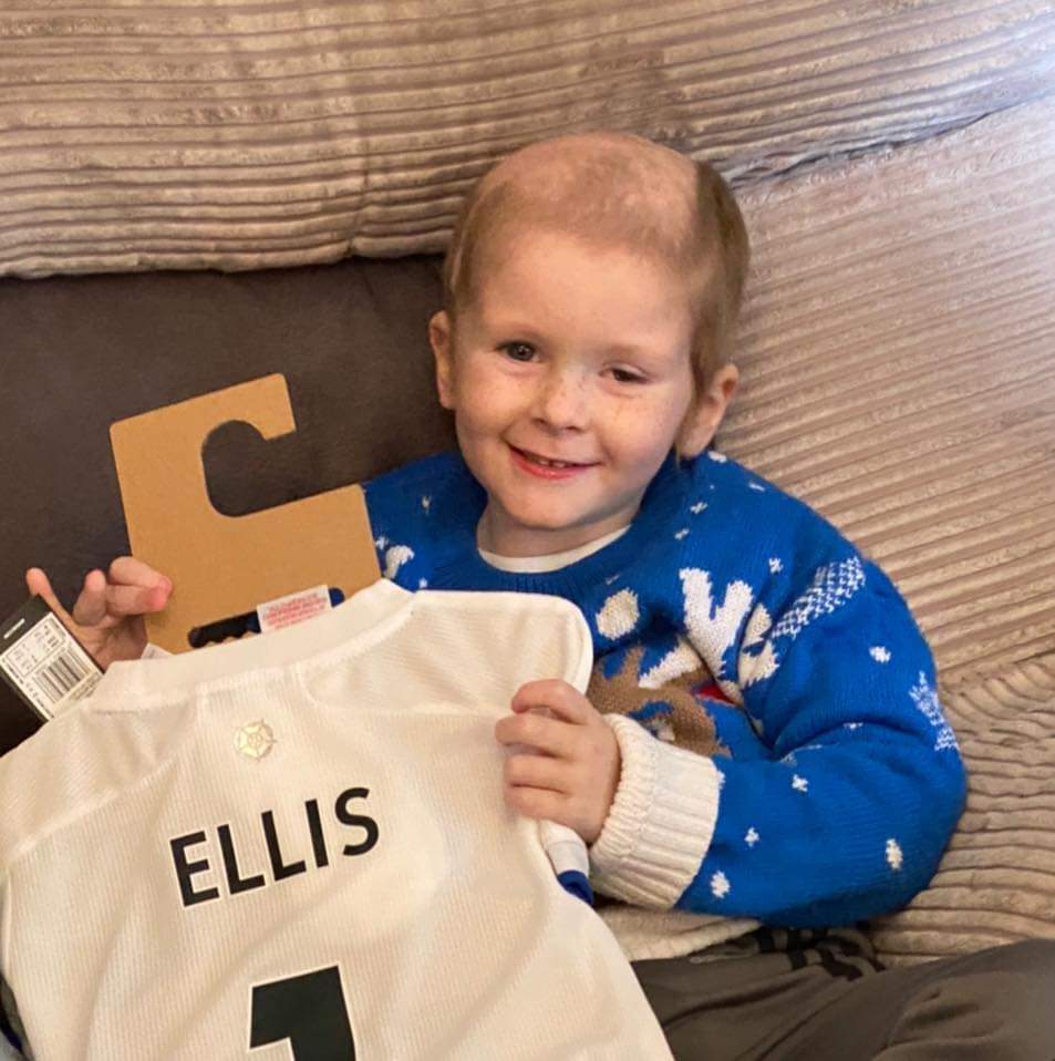 Staged Media Group (@groupstaged) on Twitter photo wow wow wow <a href="/Patrick_Bamford/">Patrick Bamford</a> you absolutely legend!!! Sent Ellis his match worn shirt from the Liverpool game <a href="/LFC/">Liverpool FC</a> <a href="/LUFC/">Leeds United</a> <a href="/RobinKoch25/">Robin Koch</a> <a href="/LiamCooper__/">Liam Cooper</a> <a href="/Kalvinphillips/">Kalvin Phillips</a> #LUFC #MOT #Leedsunited Best team in the world, hands down!! Please RT wow wow wow <a href="/Patrick_Bamford/">Patrick Bamford</a> you absolutely legend!!! Sent Ellis his match worn shirt from the Liverpool game <a href="/LFC/">Liverpool FC</a> <a href="/LUFC/">Leeds United</a> <a href="/RobinKoch25/">Robin Koch</a> <a href="/LiamCooper__/">Liam Cooper</a> <a href="/Kalvinphillips/">Kalvin Phillips</a> #LUFC #MOT #Leedsunited Best team in the world, hands down!! Please RT
