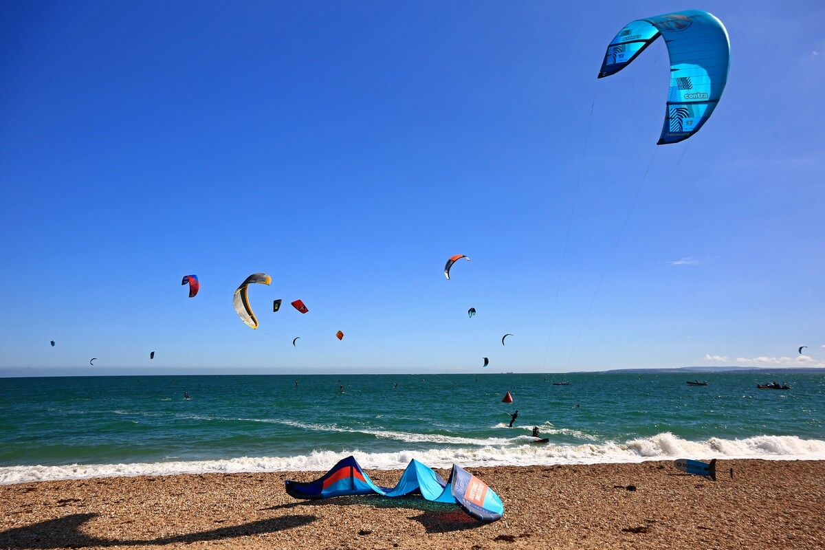 On what was supposed to be Europe's Biggest Kitesurfing Event weekend, we're going to head to #HaylingIsland anyway :) 

We've already got it in the diary and are really looking forward to next year 🤞

Check it out 👇armadaevents.co.uk/kitesurfing-ar…

#KitesurfingArmada #LoveHayling
