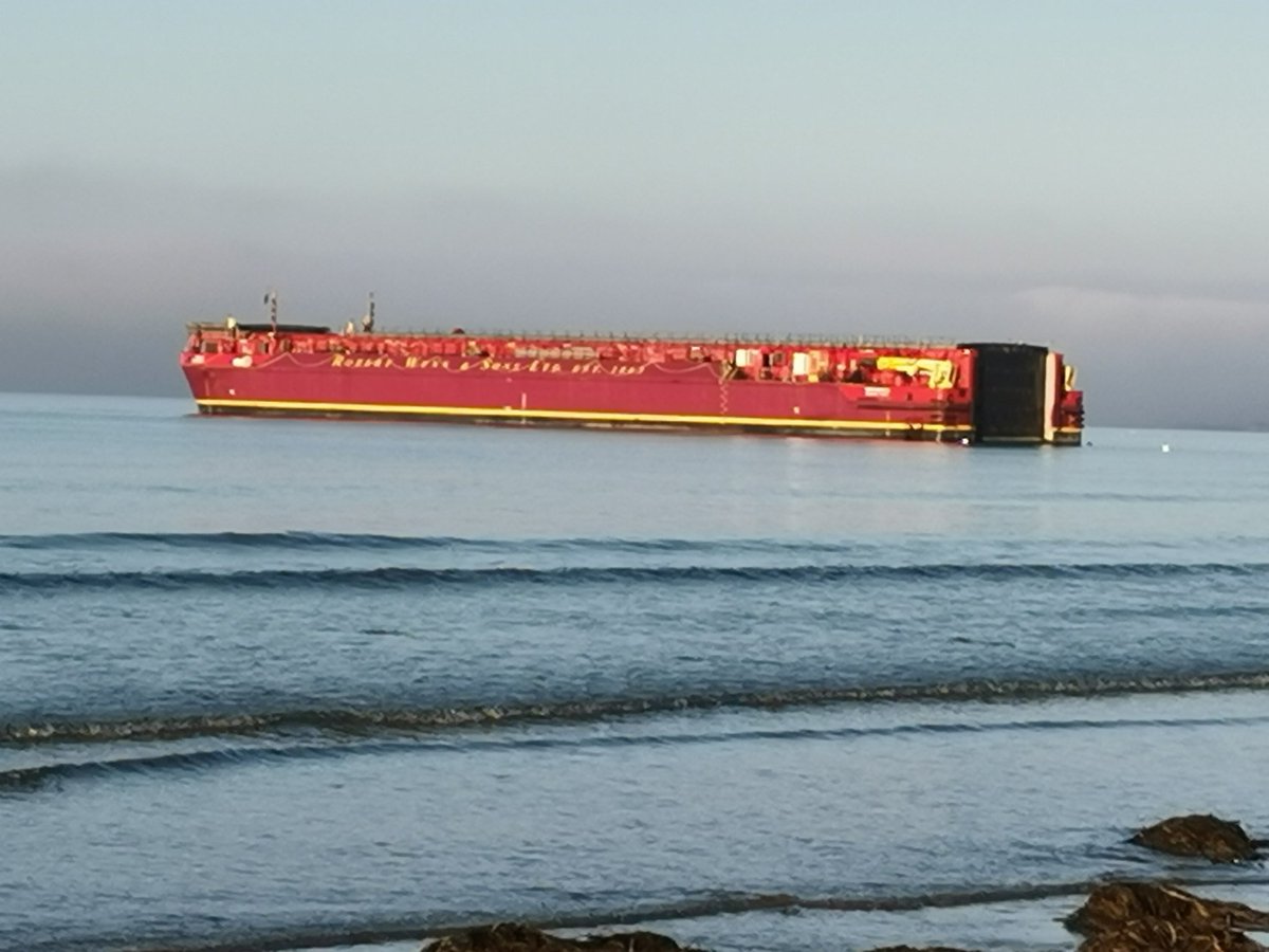 CmMorthin's tweet image. Barge in Morfa Bychan preparing to unload 500 kv transformer for the Nat Grid sub station at Trawsfynydd #nationalgrid #trawsfynydd #porthmadog #morfabychan