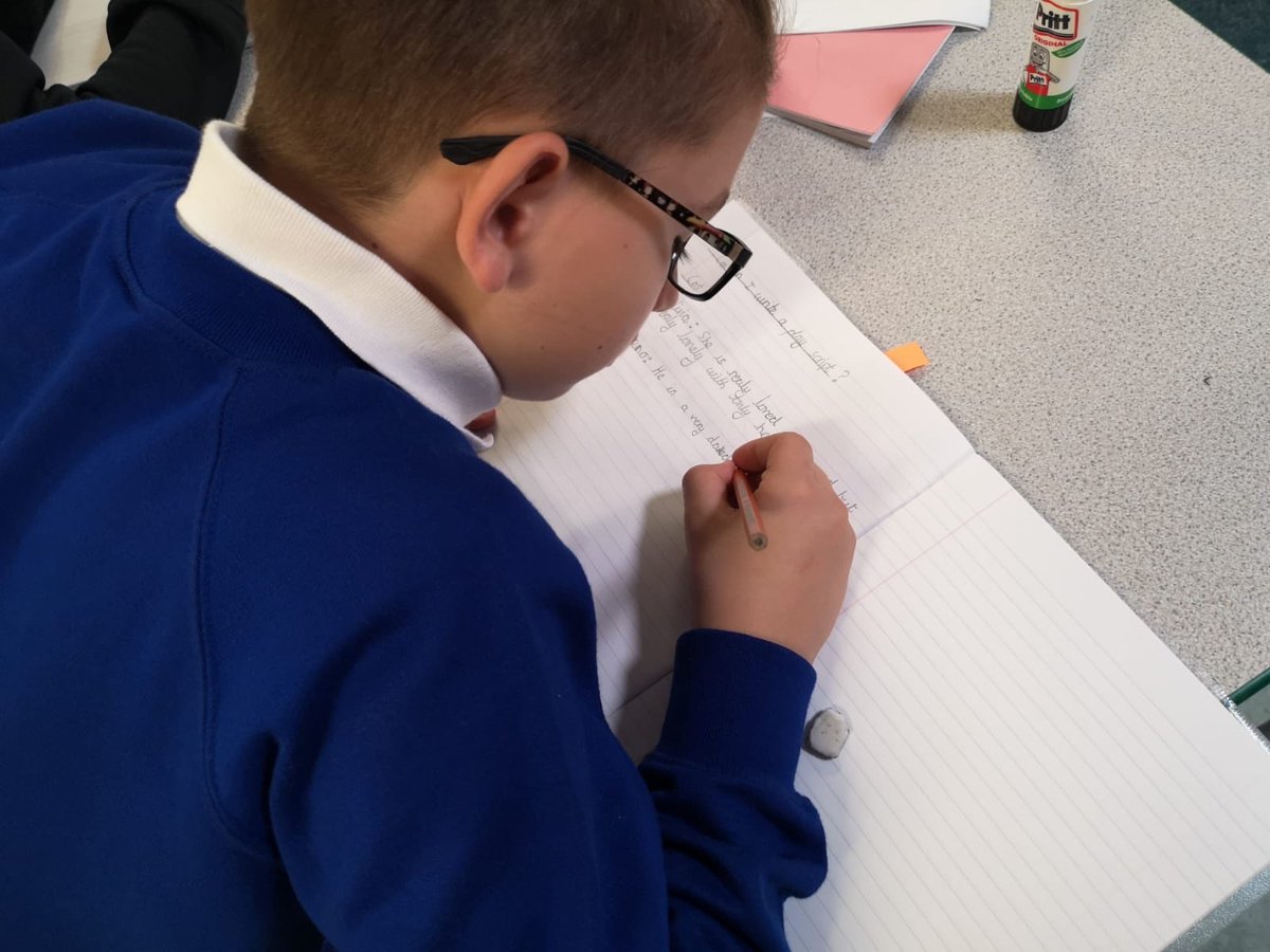 Rowlatts_TMET's tweet image. Having read Shakespeare's Twelfth Night, Year 6 Alan Turing are turning the book back into play scripts #shakespeare #rmliteracy #playscript #cast