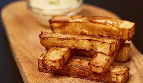 allotmentonline's tweet photo. Tried these last night as a #healthier alternative to chips & they're lovely!
Had never tried #celeriac before & personally thought they tasted just like roasted #parsnips...Worth a try growers! ππ
(This isn't my photo, I was too hungry to take a photo first π) #celeriacchips https://t.co/FtkNYDxbVE