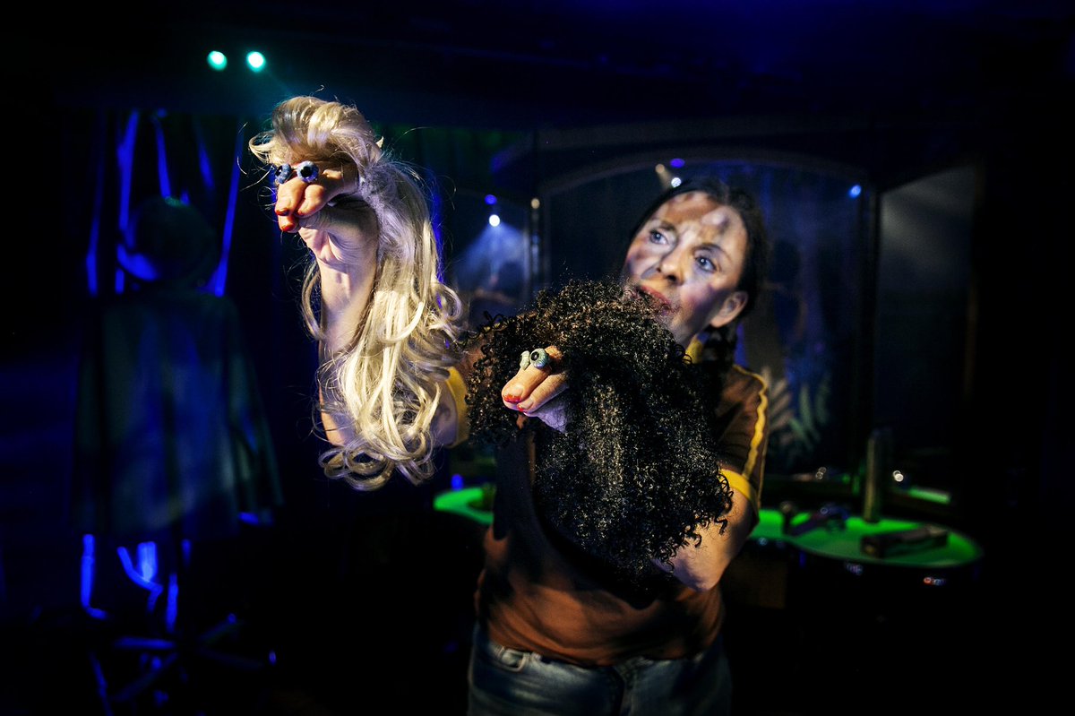 Alltid lite julafton när våra pressbilder levereras! Denna gång till monologföreställningen Salong Koinoor!