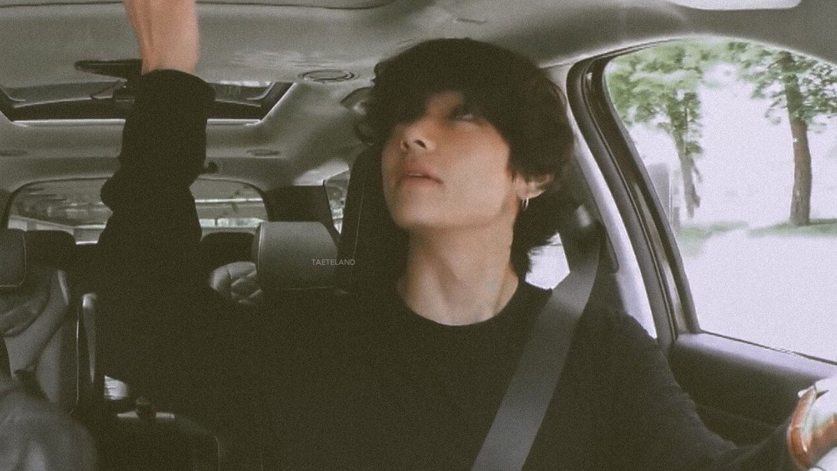taehyung being a whole boyfriend —— a thread :)