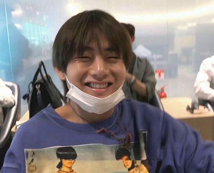 taehyung being a whole boyfriend —— a thread :)