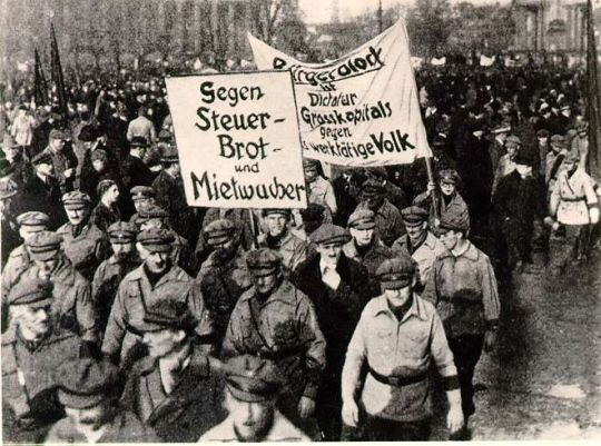 Las rebeliones preocuparon a Stalin porque se estaban desarrollando en provincias que habían luchado contra el Ejército Rojo durante la Guerra Civil Rusa.También le preocupaba la ira y la resistencia a la política agrícola estatal dentro del Partido Comunista de Ucrania.