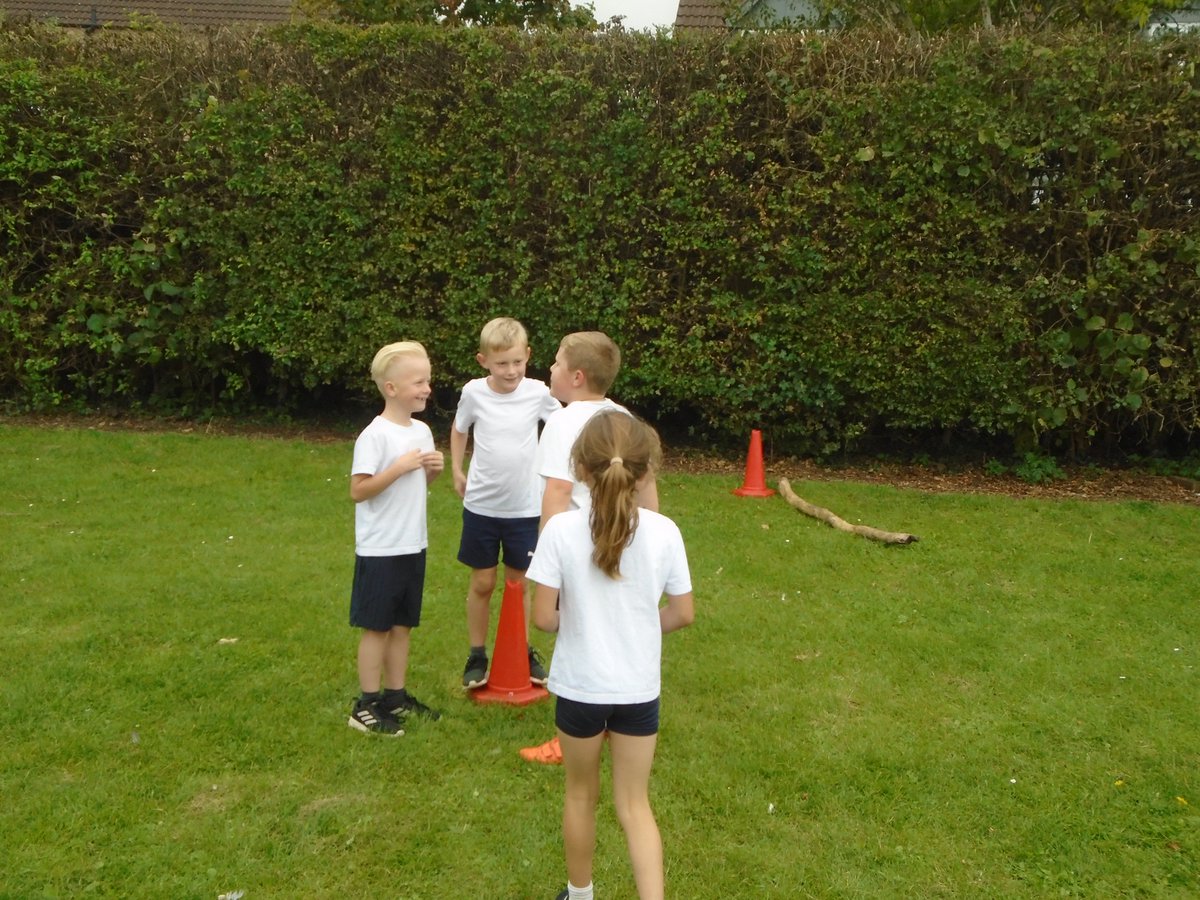 BPSSwans's tweet image. Buzzard Class loving their orienteering activity in PE this afternoon #getactivechallenge