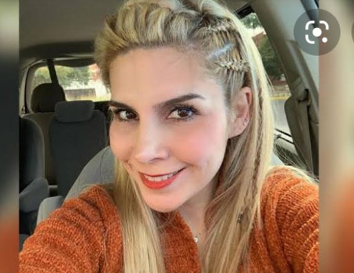 Jonh_LYL's tweet image. Gente bonita, ¿qué es más mexicano?

Mentarle su madre al América (❤️)
Mentarle su madre a Karla Panini (RT)
Mentarle la madre a un político. (comenta)