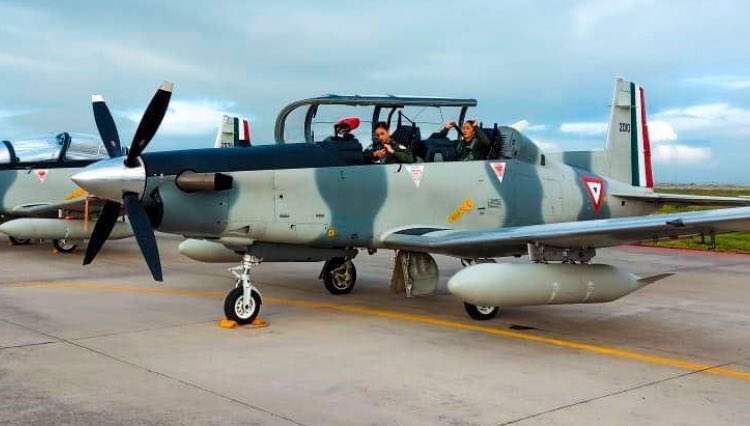 🇲🇽❤️ Dos mujeres, entre ellas 1 #oaxaqueña harán historia en el #DesfileMilitar.

La teniente Miriam Martínez Magaña y la subteniente Carolina Paola Pérez, originaria de Ciudad Ixtepec, serán la primera tripulación 100% femenina de la Fuerza Aérea Mexicana en volar en un desfile.