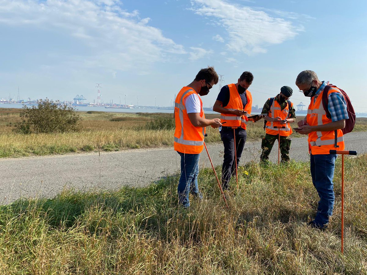 Polder2Cs's tweet photo. What a great day it was at the Hedwige-Prosperpolder! No bad weather as we tested our new app for #leveemonitoring. We had a lot of positive feedback and suggestions to improve the app. One step closer to the final product! #adaptingtoclimatechange #flooddefence #innovation https://t.co/mKqebrnoef