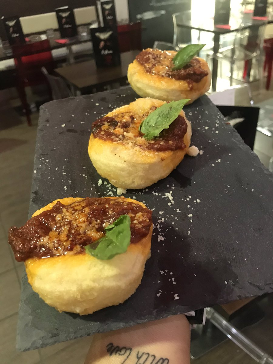 PrestigePizza's tweet photo. #PizzaPrestige #Napoli 📍 https://t.co/9KryQ5pypk