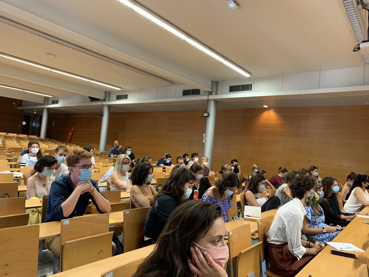AlexPiaumier's tweet photo. Rencontre entre le @Prefet84 et les représentants d’associations et élus étudiants pour sensibiliser les étudiants de l’université sur les conduites à tenir pour limiter la circulation du virus sur le territoire. Une rencontre positive et optimiste. #tousconcernés #COVID19 https://t.co/1vlaATSDF3