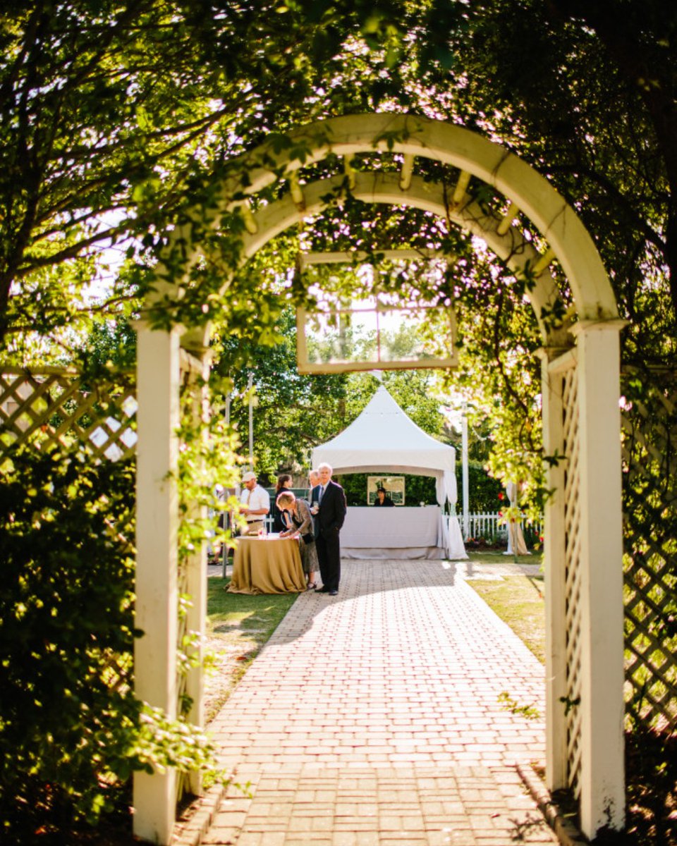 Beaufort Inn tweet media