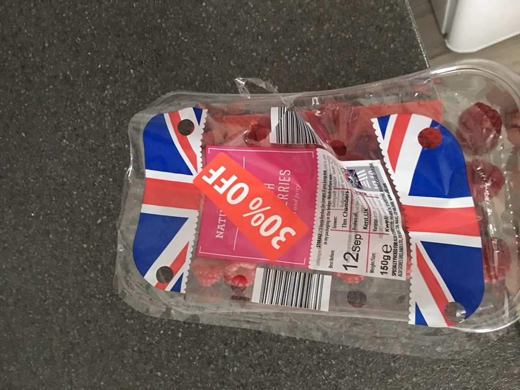 ClaireSpring4's tweet photo. @AldiUK didn’t realise you get a live free pet with a pack of raspberries. Not impressed. #spider #gross #wasteofmoney https://t.co/o4qAvqa8Z6