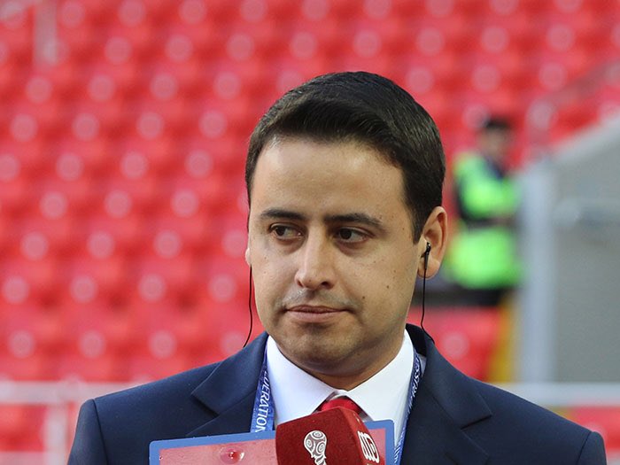 Mención honrosa:

Trovador del Golpe. Que relator de mierda. (Y maltratador de mujeres)