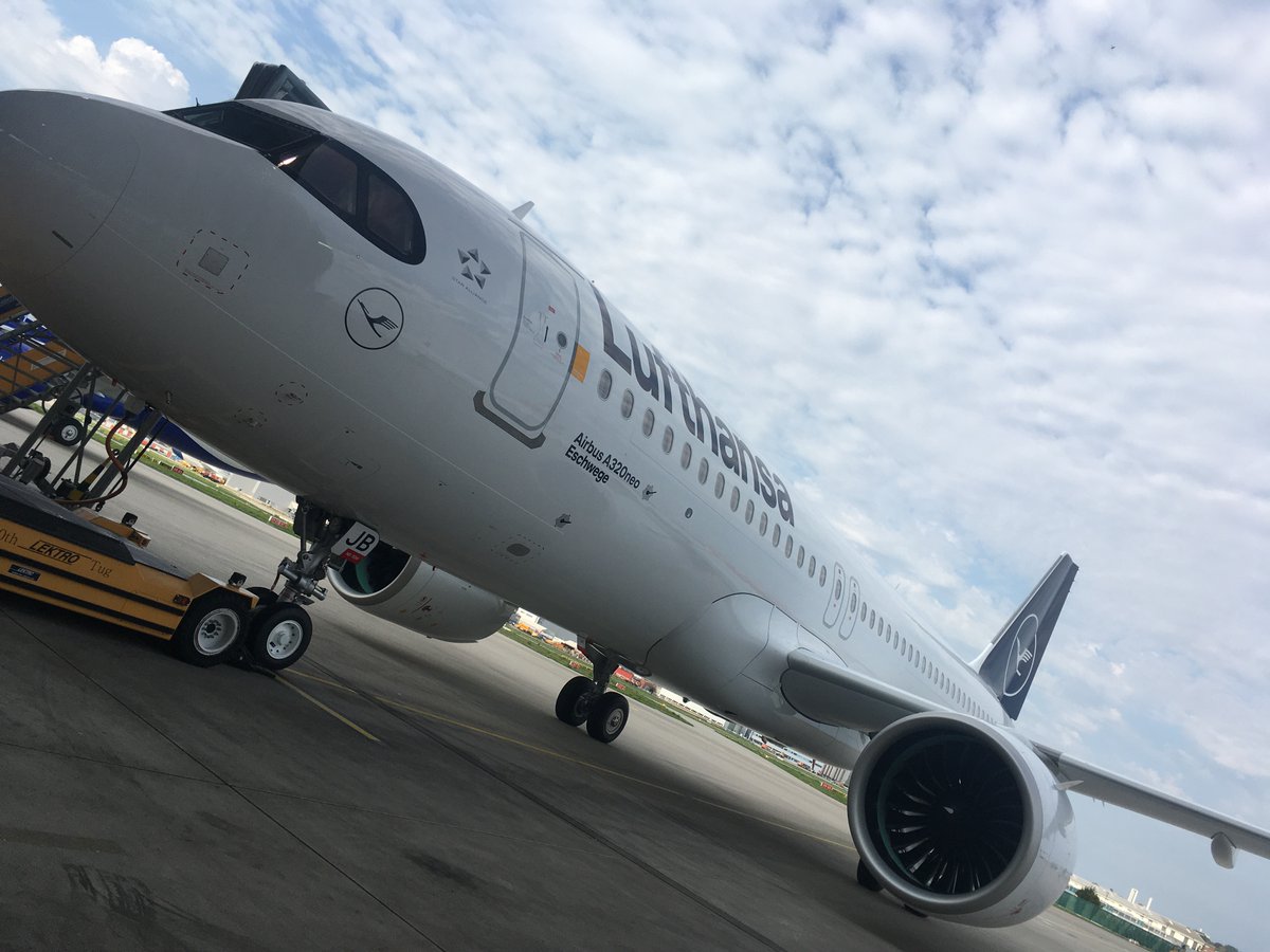 lufthansaNews's tweet photo. Hello "Juliet Bravo" and welcome to our fleet! Watch our newest #A320neo from @Airbus on its flight LH9921 to Berlin SXF today afternoon @flightradar24 . And yes, we are still in love with these cockpit windows 🥰✈️😎 https://t.co/7bxj9z7t2w