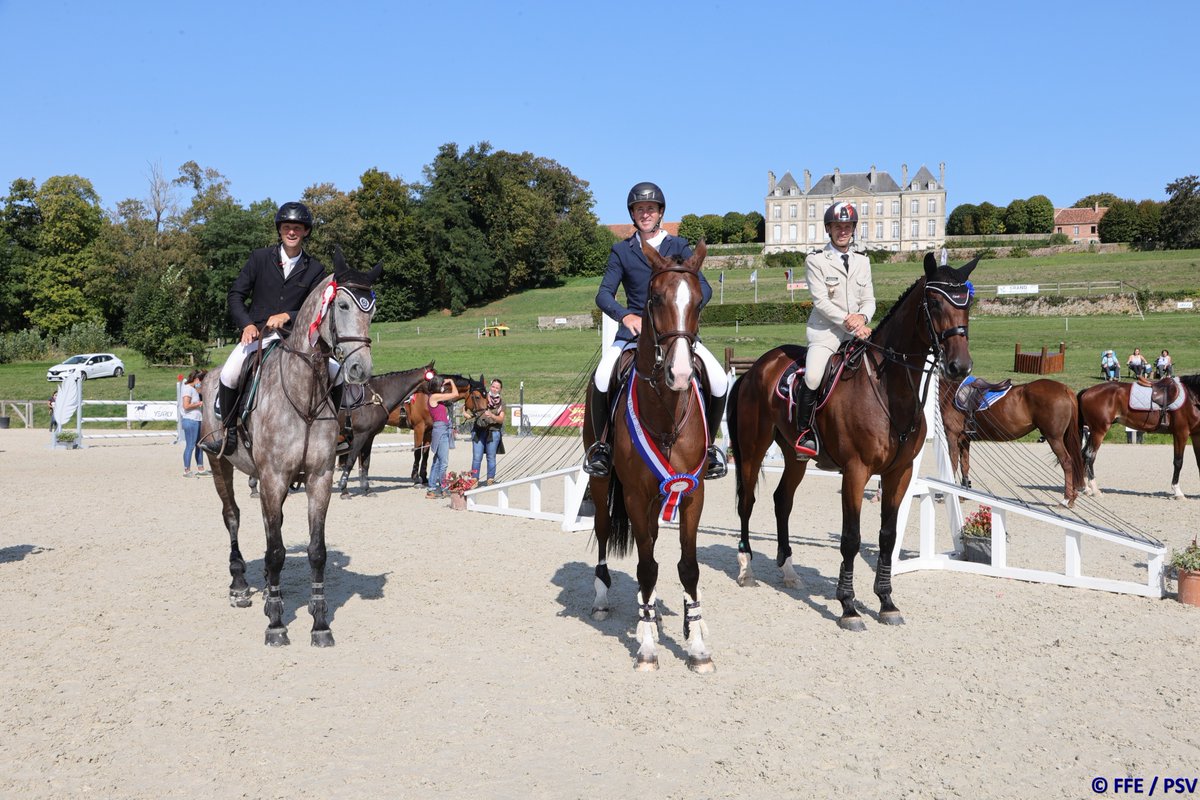#ConcoursComplet Darmagnac de Béliard remporte le championnat de France des chevaux de 7 ans, avec Thomas Carlile🥇🇫🇷
C'était le dernier RDV avant les sélections pr le championnat du monde des jeunes chevaux <a href="/MondialduLion/">Mondial du Lion</a> qui se tiendra du 15 au 18/10.
👉 bit.ly/33xkjLX