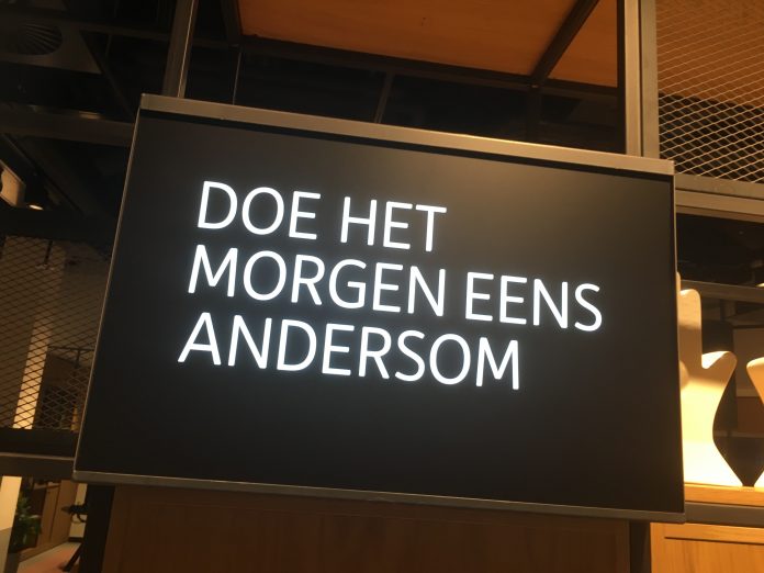 De doorbraakmethode van @Publiekewaarden helpt sociaal professionals om echt #maatwerk te bieden, zegt bedenker Eelke Blokker van @Publiekewaarden Komend jaar gaan 10.000 professionals  in 45 gemeenten met de methode aan de slag.  zorgwelzijn.nl/de-doorbraakme…