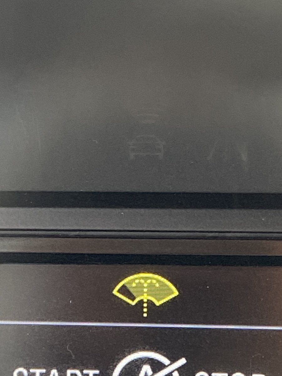 Rouss_vs's tweet photo. @Autogandara
NO os compréis un coche en ese concesionario. 
Después de tener que cambiarme el motor y llevar mi coche meses en taller me entregan el COCHE SUCIO, CON TELAS DE ARAÑA Y SIN AGUA. Aunque los 29,95€ por limpieza SI ME LOS COBRARON 
Os iré contando la historia https://t.co/4OEml3WzqZ