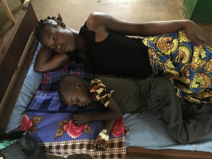 MSF_Espana's tweet photo. ⚠️ Esta enfermedad mortal pesa mucho más que la #COVID19.

Se llama #malaria y tiene un impacto mayor en la población de la República Centroafricana 🇨🇫. A día de hoy, y en plena pandemia, sigue siendo la principal causa de muerte infantil en el país

👇
https://t.co/Udo0hnFzcQ https://t.co/cSeoRsHihy
