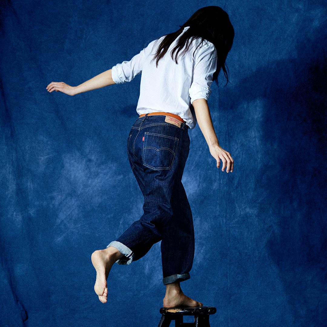 Levis_Peru's tweet photo. La actitud de los baby boomers siendo rebeldes sin causa y la de los centennials usando el meme “Ok boomer”. Nuestros fits son para todos. 

Encuentra el estilo indicado para ti con 50% OFF en la segunda prenda solo en Levi’s® Stores (https://t.co/bgwWelJj7B). #LevisIcons https://t.co/FDFRpgjjb1