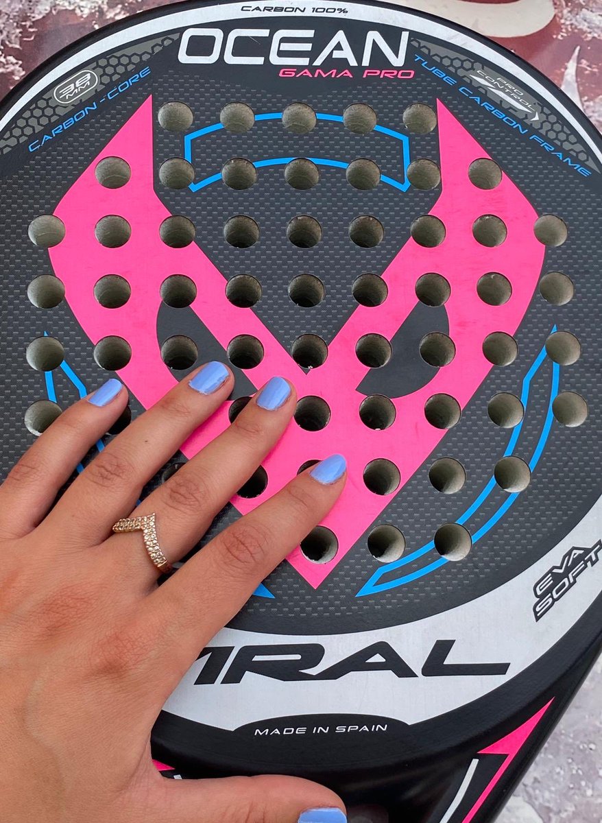 🥰 Siempre combinando colores 💅 
. 
📸 by Katia Arias
.
#OceanPro #MadeInSpain #ViralPadel #padelfemenino