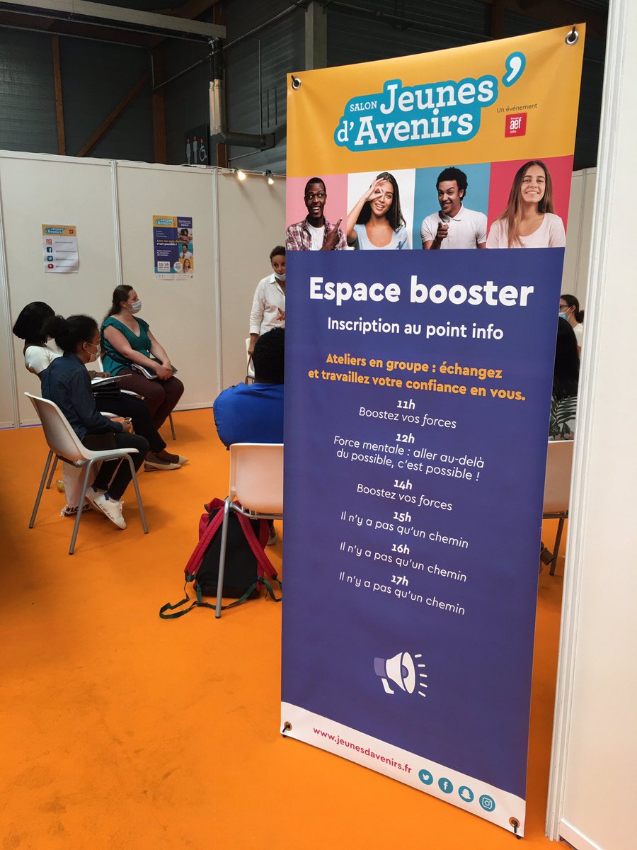 ilhamcherkaoui's tweet photo. #salon @JeunesdAvenirs se termine dans 1 heure. Les équipes @Siemens_France mobilisées pour aider les jeunes dans leur parcours d’ #insertion @BarilletA Florence Frinchaboy @PetrovicCathy #apprentissage #paqte @JeanCASTEX @Elisabeth_Borne #1jeune1solution #recrutement #RH https://t.co/qH3D19NjgS