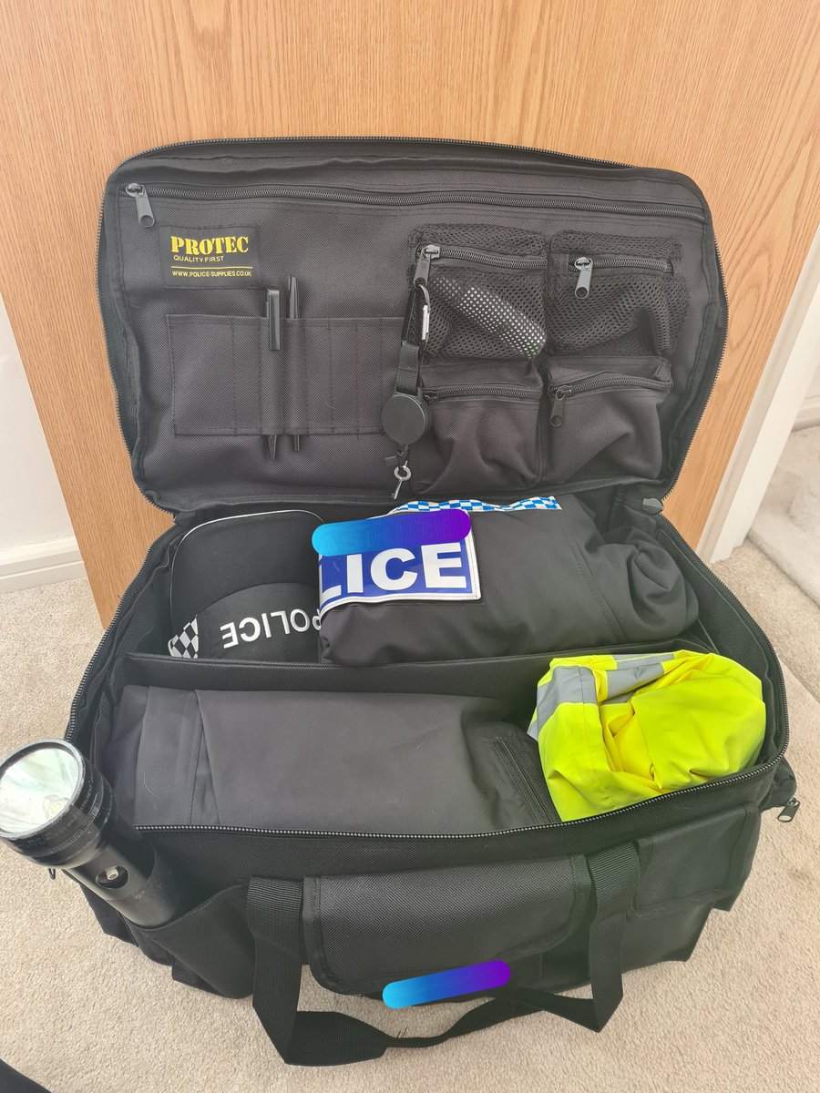 gingerpcprobie's tweet image. Finally got myself a proper kit bag 😃 (excuse the missing torch button 🤦‍♀️)