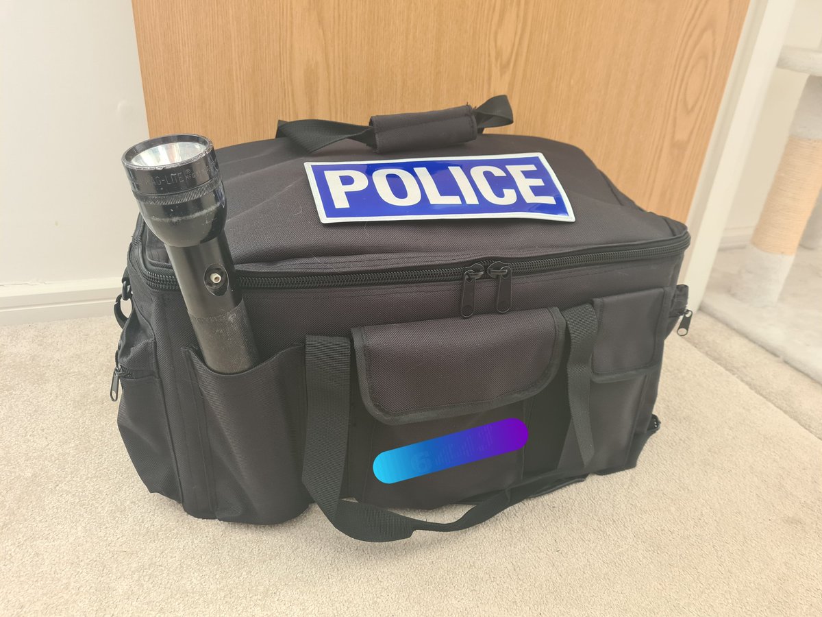 gingerpcprobie's tweet image. Finally got myself a proper kit bag 😃 (excuse the missing torch button 🤦‍♀️)