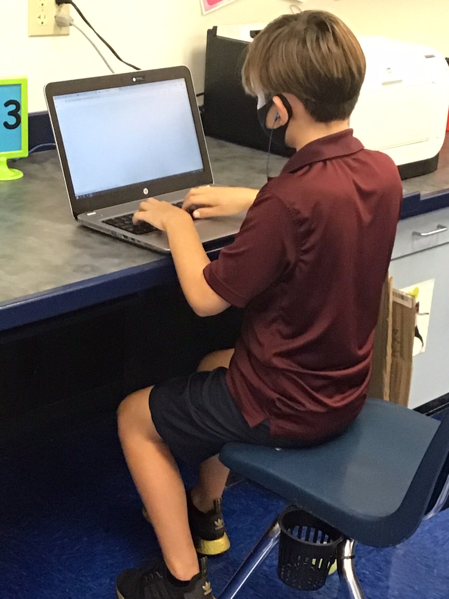 TBE_Tech's tweet photo. Lπk how these 3rd Gr Ss @TommieBarfield R learning keyboarding posture & home row hands N their 1st lesson of the year on typing! We R πR new program Typing Jungle from @typingclub ! #ProudTeacher @collierschools #CCPSIR #Keyboardingkids https://t.co/jlxxpkL3fv