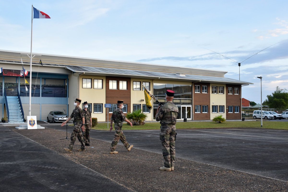 9eRima's tweet image. #Harpie Bienvenue aux légionnaires du #2eREG en Guyane. 
Les sapeurs relèvent leurs camarades du #1erREG dans le cadre de la lutte contre l’orpaillage illégal. Comme eux, ils valoriseront les patrouilles par leurs actions de fouille et de destruction sur tout l’ouest guyanais 🌎