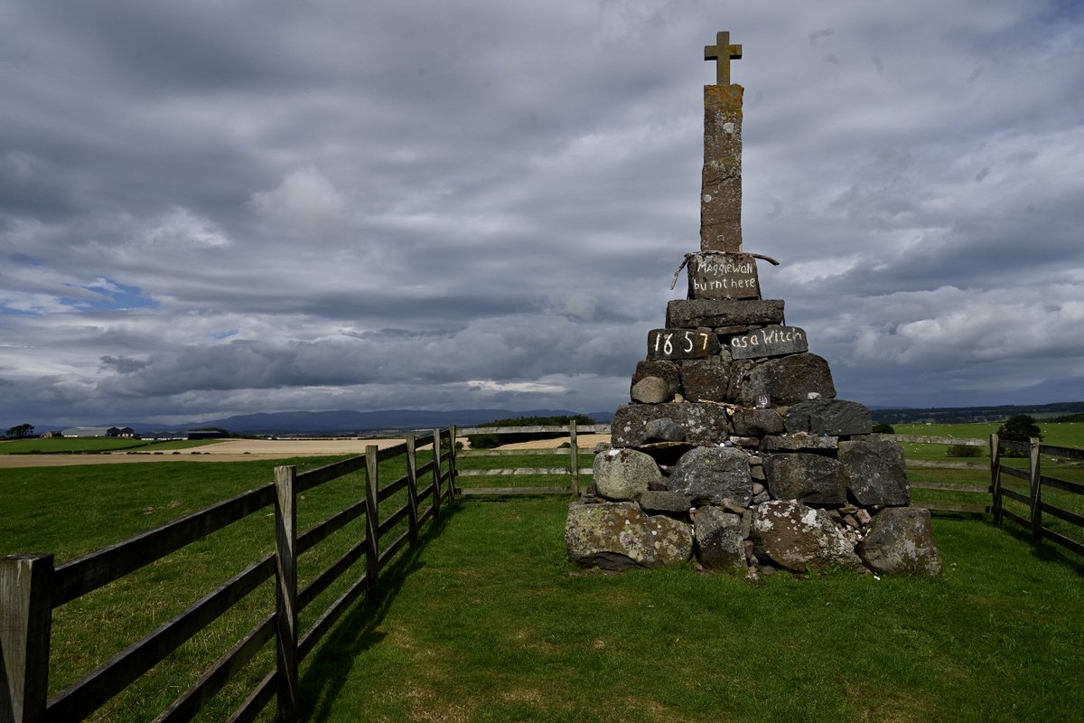 We’re heading back east, up Gallowgate. Left is the Saracen Head pub which retains a mysterious skull, allegedly that of Maggie Wall “last witch to be burnt at the stake”. There’s also a monument to Maggie at Dunning in Perthshire, but no records confirm her existence. 16/25