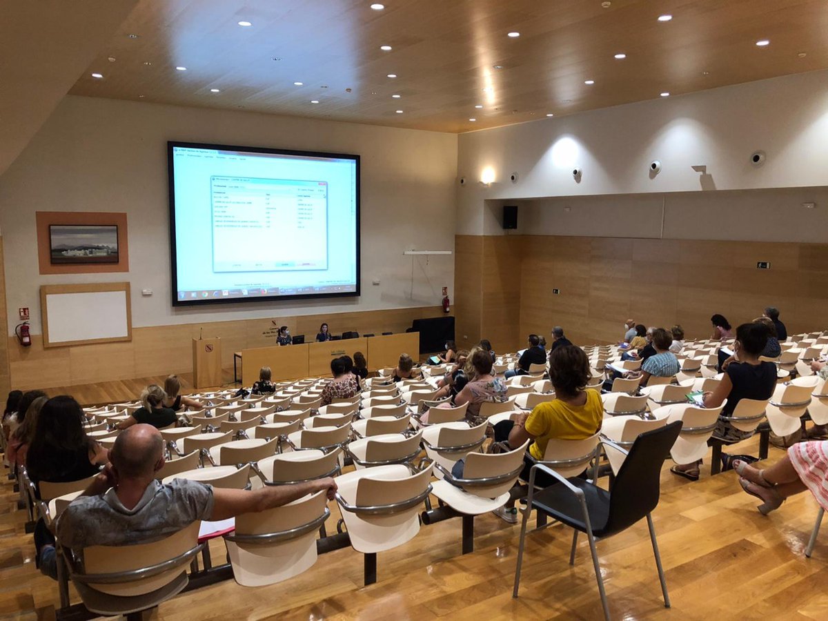 apmallorca's tweet photo. Ahir a @SonLlatzer reunió dels responsables d'admissió de #CentresSalut👥 x presentar les noves agendes dels Administratius d la Salut 💻Un canvi d paradigma q ens ajudarà a aconseguir una Atenció Primària➕eficient ✅Perquè #APalTeuCostat #Primariadeprimera @ibsalut @SalutGOIB https://t.co/aYo2oA49AR
