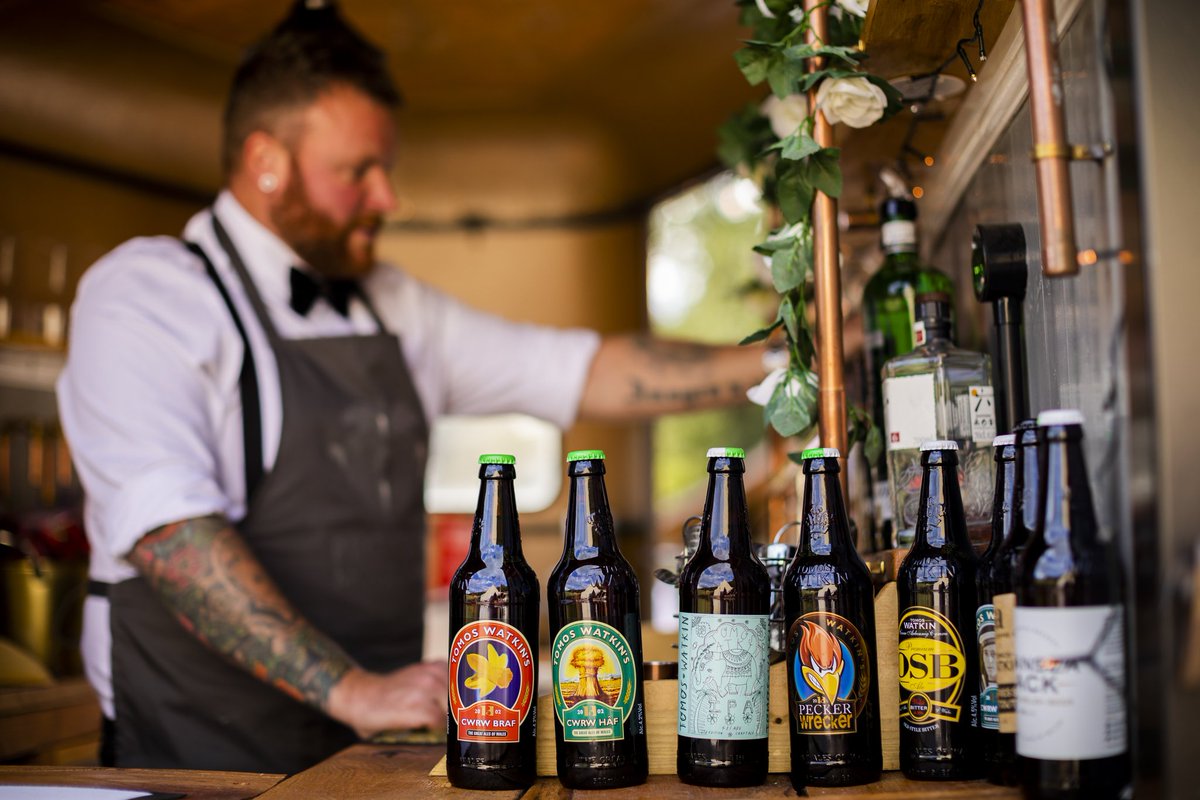The Shropshire people loved our  <a href="/Tomoswatkin/">Tomos Watkin</a> selection. Whats your favourite?
Their top 3 was
1. Very Berry Cider
2. Magic lager
3. IPA
•••

#mobilebar #convertedhorsebox #tomoswatkins #tomoswatkinbrewery #beer #cider #lager #bar #wedding  #prosecco #spirits #whiskey #ginbar