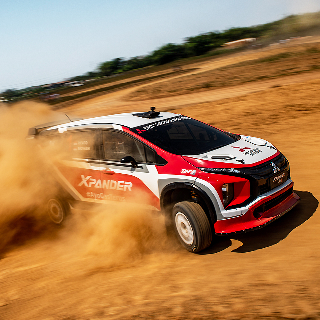 Fun fact! Pada uji coba pertamanya, Mitsubishi Xpander berhasil membuat kagum @rifato and team dengan melakukan lebih dari 25 lap, dan memiliki handling yang sangat nyaman. Because Mitsubishi has no limit!