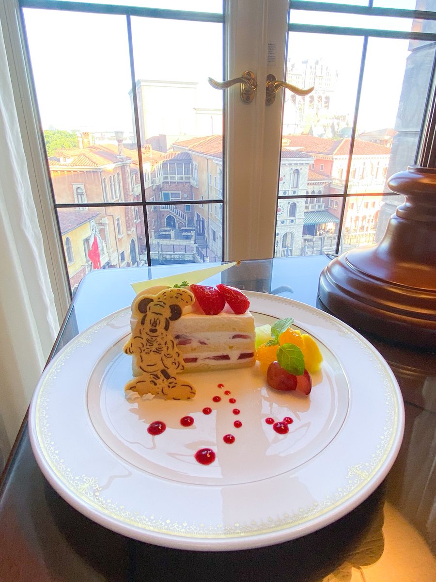 𝕒𝕤𝕒 ミラコスタのルームサービスのショートケーキ 可愛くて美味しい 𝕒𝕤𝕒 ミラコスタのルームサービスのショートケーキ 可愛くて美味しい
