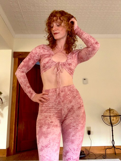 2 pic. ⭐️Onlyfans Thread⭐️

✨Last one had 30k impressions✨

?SWs add your links and pics?

?Buyers pick