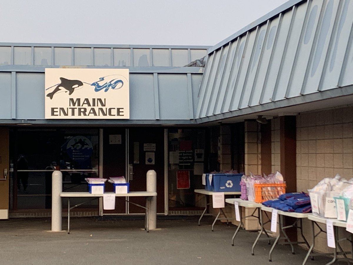 PrincipalJHill's tweet photo. Attention all Silver parents: materials pick up for PreK through 5th grade is TODAY only in front of Windermere 8-4pm! All grades and tables are labeled with teacher’s names. Please come grab these great materials to support learning from home! 💙🐳@MikeVerderame @PrincipalCLS https://t.co/9AaaV9PnQk