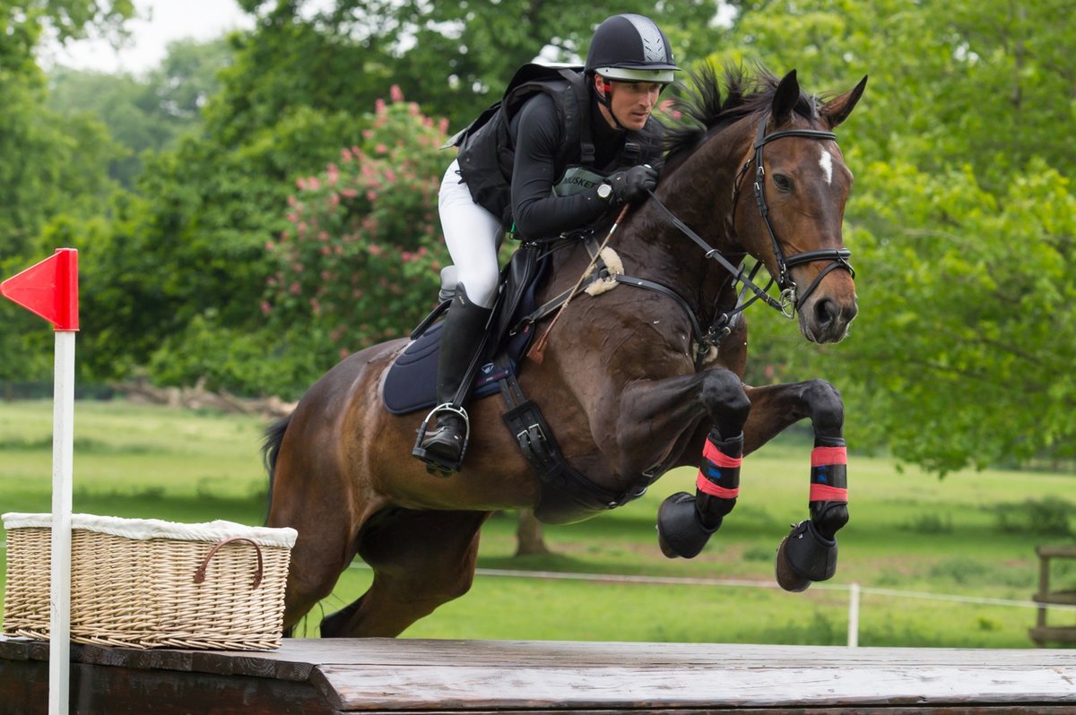 С 4 сентября по 27 сентября 2020 года в Самарской области, на территории конного завода «Ермак» состоятся соревнования по конному спорту среди студентов.
Подробности по ссылке👇👇👇
samaraoblsport.ru/anonsy/sport/s…