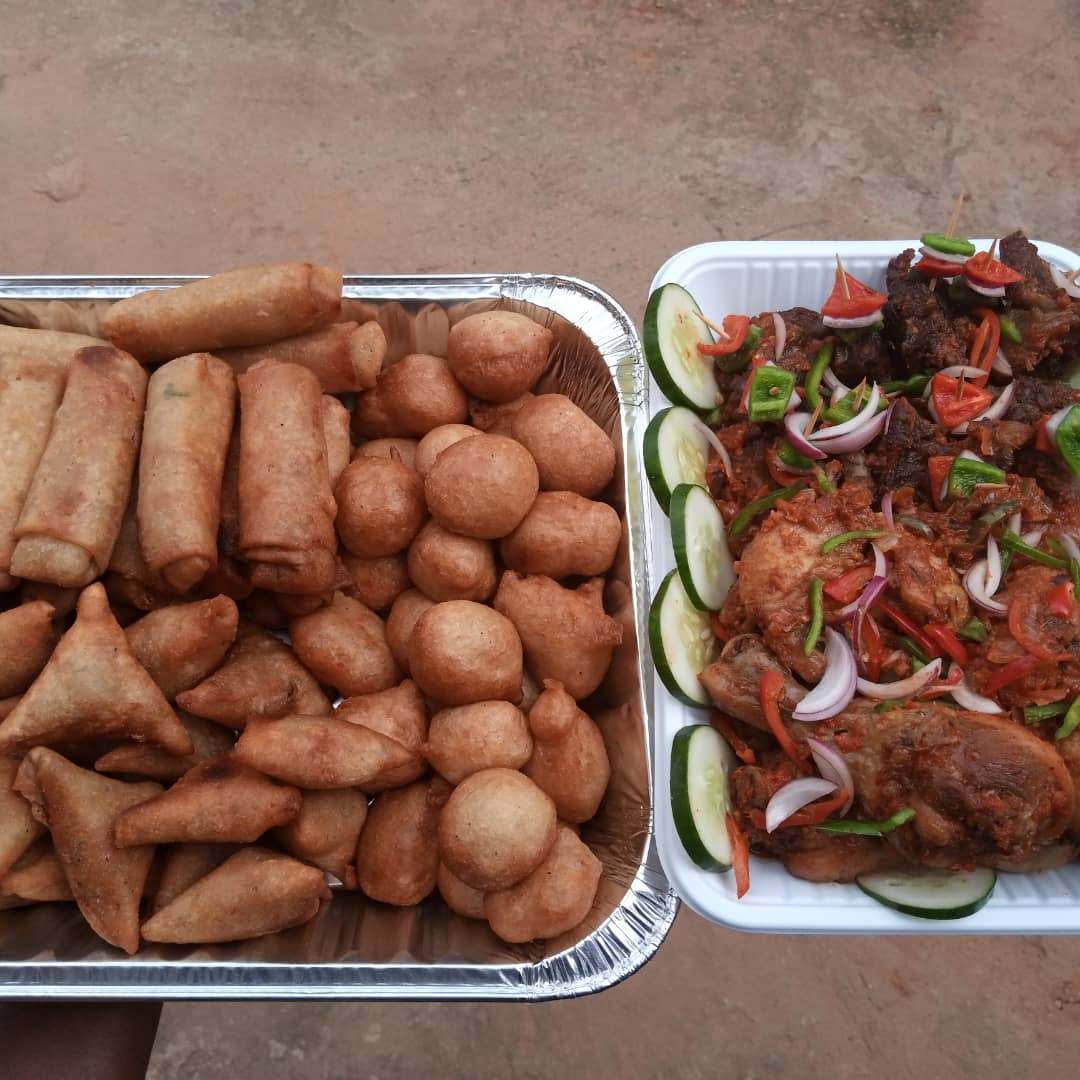 AdampearlC's tweet photo. Have you seen our PROMO COMBO 💃🏽💃🏽
From 1st – 30th September; Whatever you are celebrating this month we've got you covered.
You get 
30 Puff Puff
15 Samosa
15 Spring Rolls
5 Peppered Chicken
10 Peppered Stick Meat
5 Pieces of Peppered Asun
5 Sausages Rolls
1 Bottle of Juice https://t.co/IMZUdUbdSR