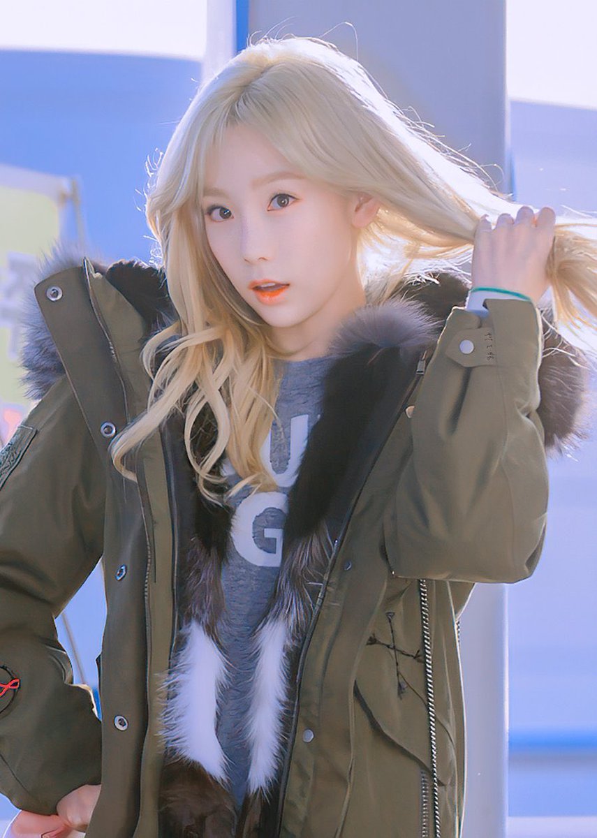 “ (@taeyeoniooks) on Twitter photo 