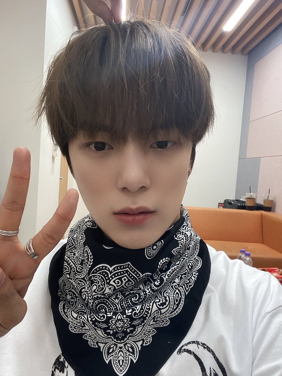 OfficialMONSTAX's tweet photo. [#민혁] 빽투더아이돌 만납시다 with 크래비티 https://t.co/tuxkRVE2dw