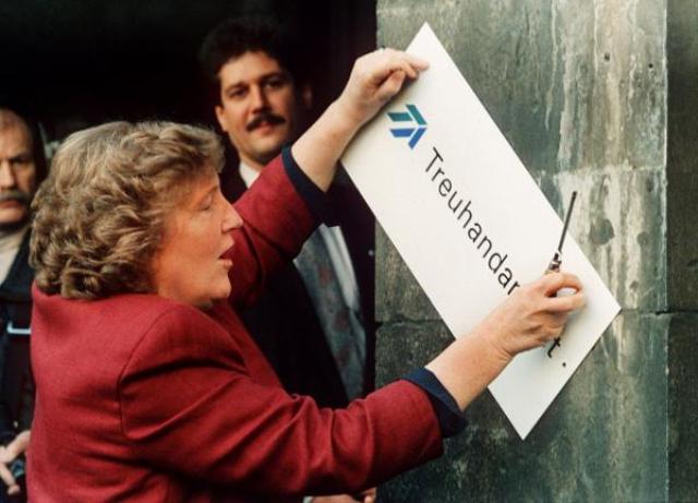 (1) 30ys ago, Germany started one of historys most radical privatization programs. Transforming East Germany’s economy, its legacy lasts until today. New paper: We analyze what happened (w  @AAoritz  @LukasMergele). Thread   #EconTwitter  #HistoryTwitter  https://www.cesifo.org/node/58093 